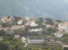 La piazza con la chiesa di Ravello vista da casa Ricco, sulla destra si vede la Torre di Villa Cimbrone.